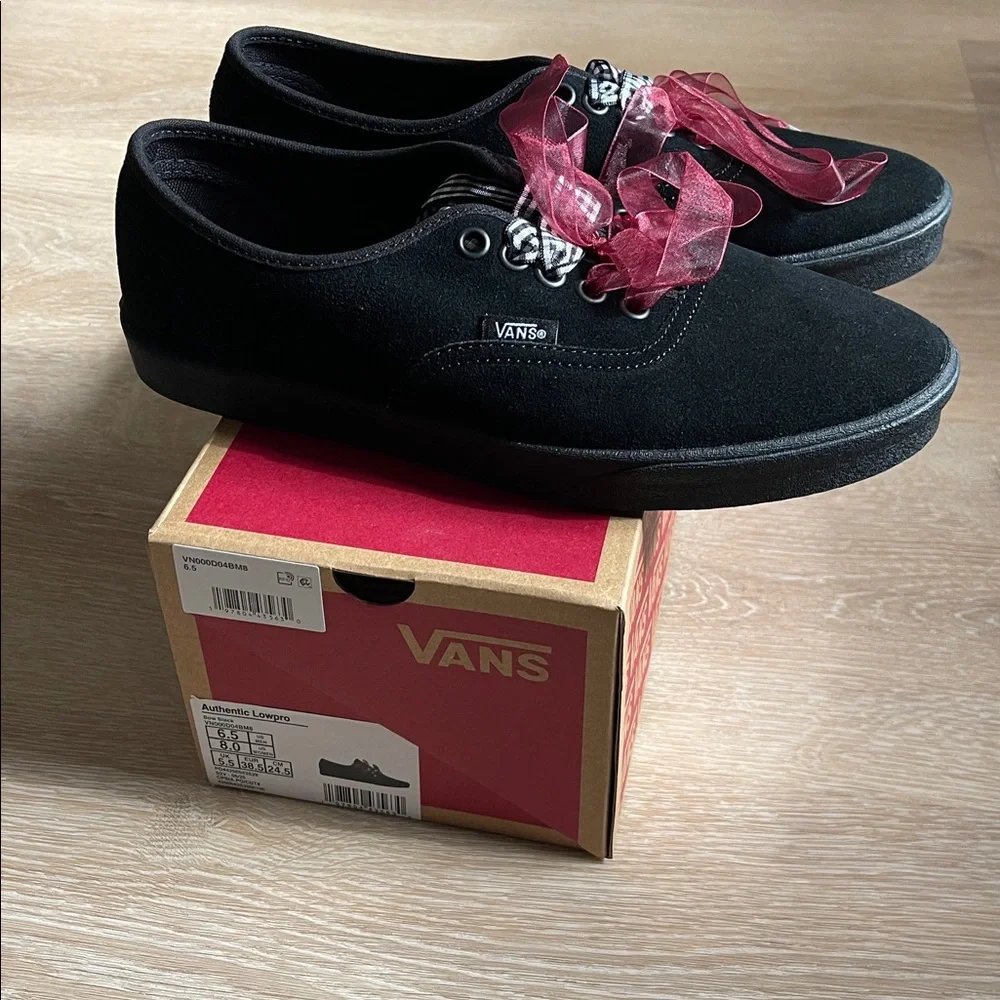 New with box Vans suede authentic lowpro - Picture 2 of 9